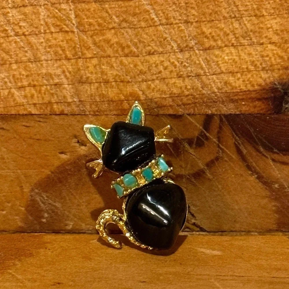 Vintage tiny cat kitty brooch pin Gold Tone Black Stone Green Accents